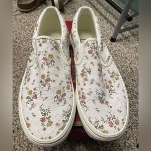 Women’s Size 8 Vans Slip On Shoes